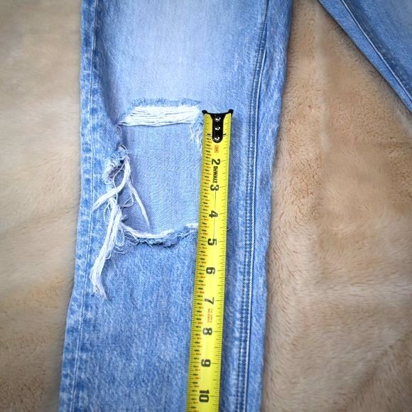 American Eagle Jeans Womens Size 2 Light Blue Highrise Mom Distressed Denim - Picture 5 of 13